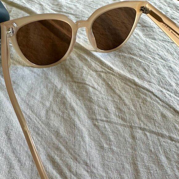 Free Gift! 🎁 Korean Oatmeal and Brown Women's Sunglasses Lightweight - Picture 2 of 4